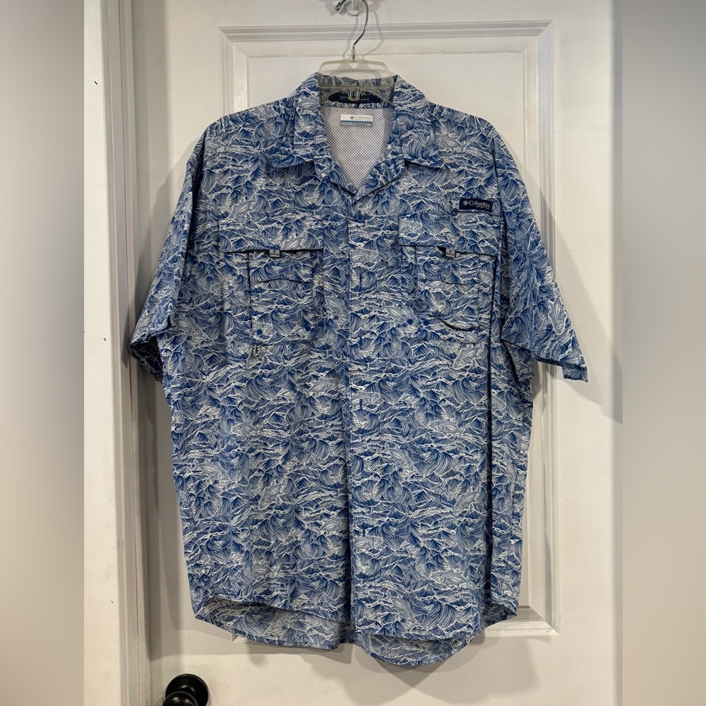 Men’s PFG Colombia Fishing Shirt. Size L